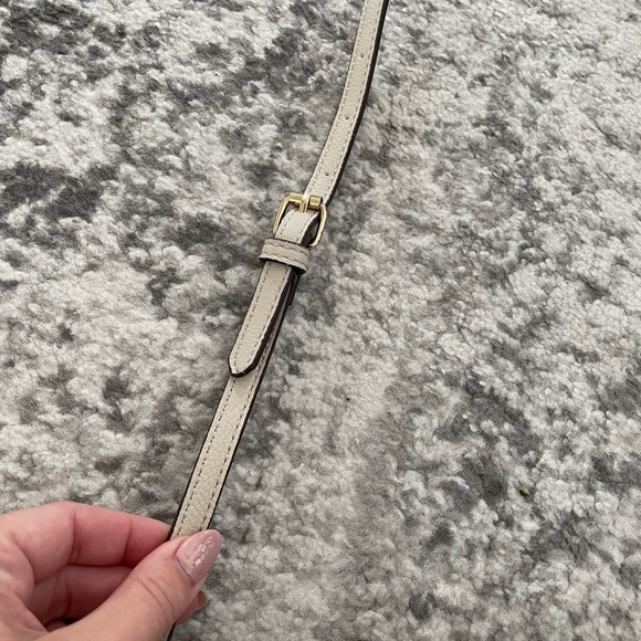 4/$20 Aldo cream shoulder bag - Picture 8 of 8